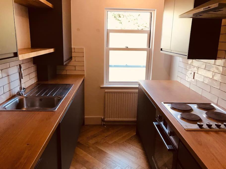 Stylish New Listing! Free Parking, Trendy Location Apartment London Ngoại thất bức ảnh